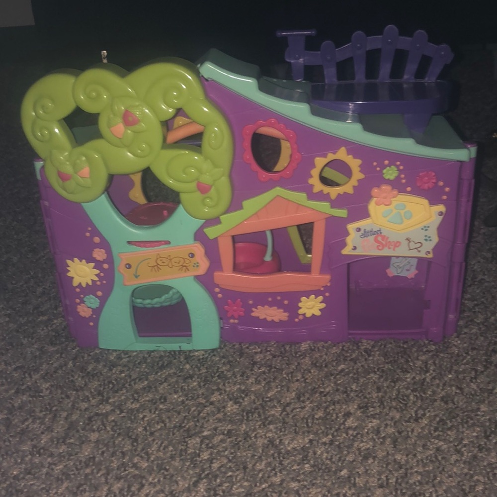 Littlest pet shop house